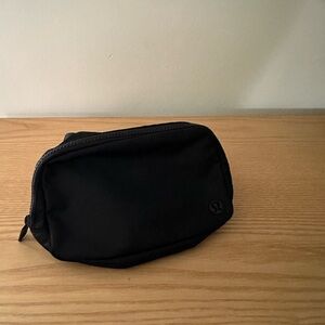 LULULEMON Everywhere Belt Bag 1L in ‘Black’